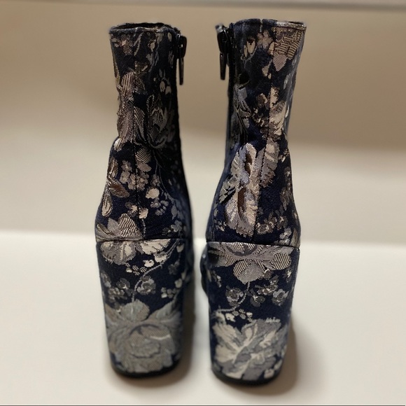 Blue and white floral booties with 3.5 inch heel - Picture 5 of 8
